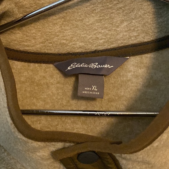 Eddie Bauer light fleece in tan - Picture 2 of 4